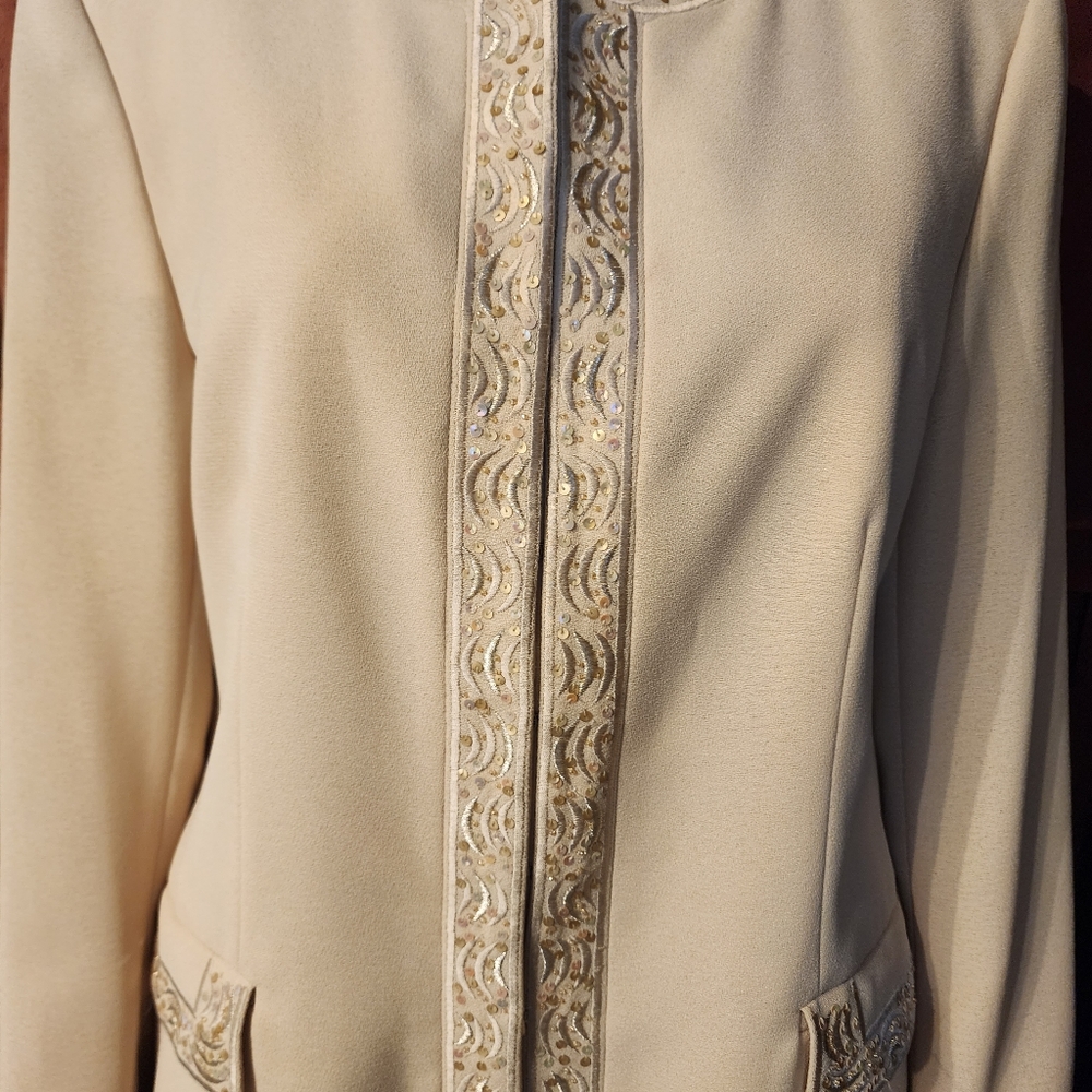 Women's Skirt Suit - Picture 6 of 14